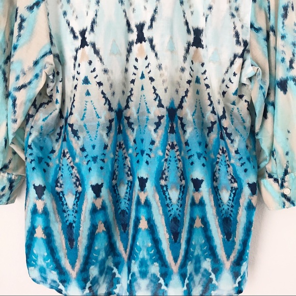 Chico’s Ombré Blue Patterned Top Sz Large. - Picture 8 of 10